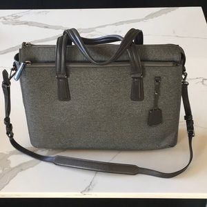 TUMI - Like New! Hard Leather Ladies Laptop bag